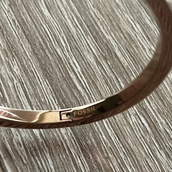 Fossil brand rose gold bangle bracelet - Picture 6 of 7
